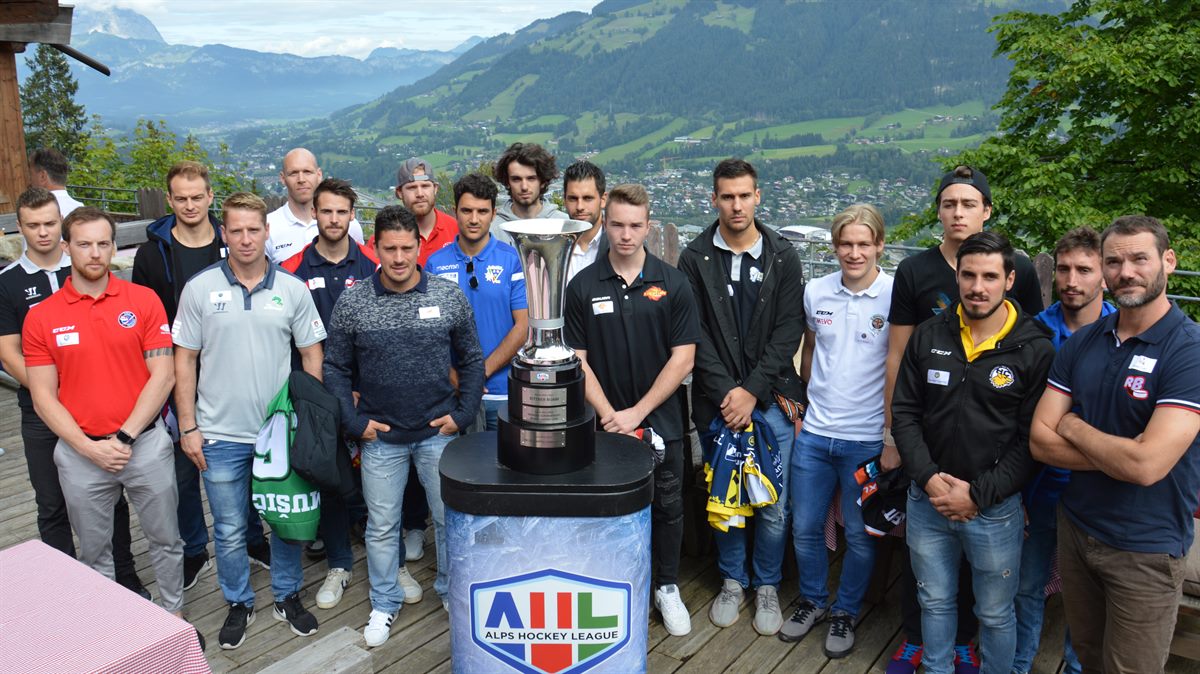 Spieler bei der AHL Pressekonferenz