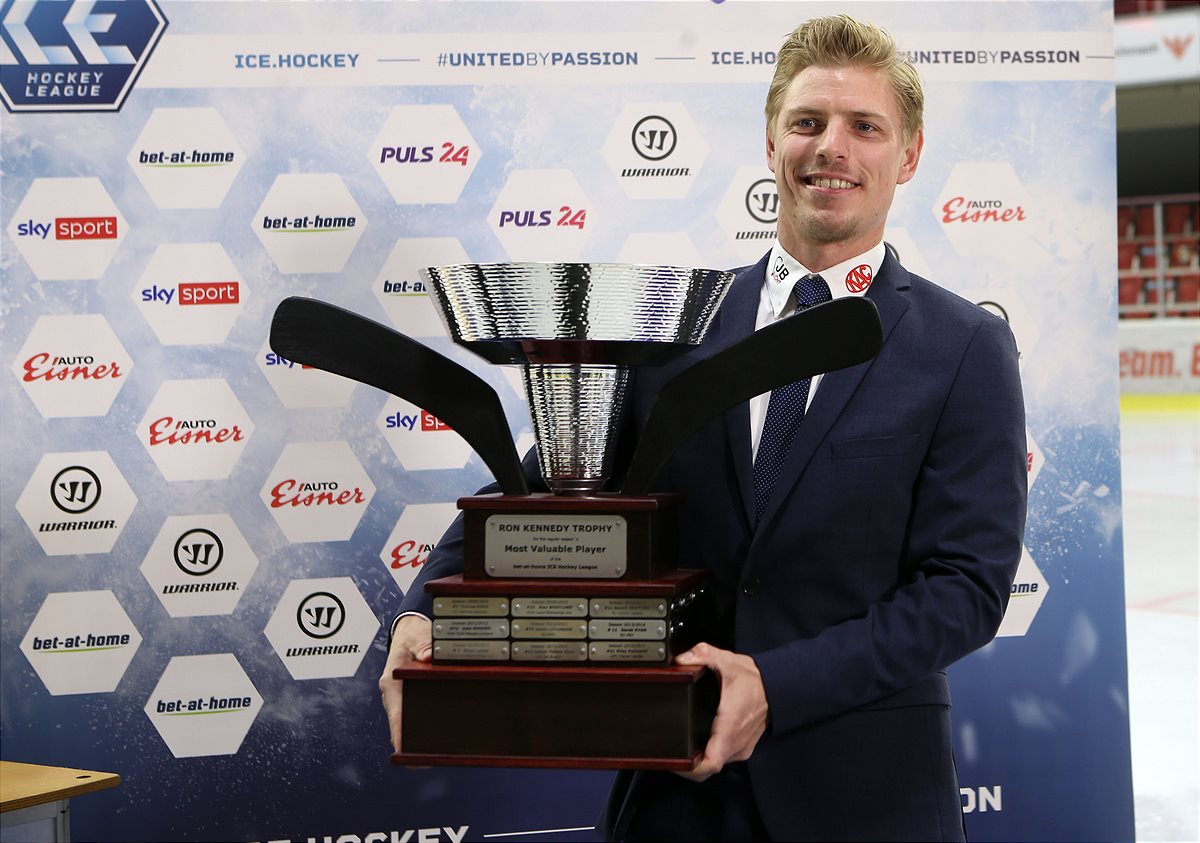 MVP-Übergabe Sebastian Dahm (KAC)