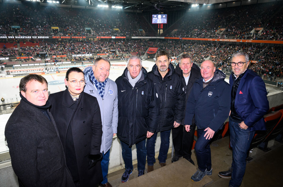 c) City-Press GmBH Bildagentur - Christian Feichtinger mit Vertrern von Hockey Europe und IIHF-Präsident Luc Tardif