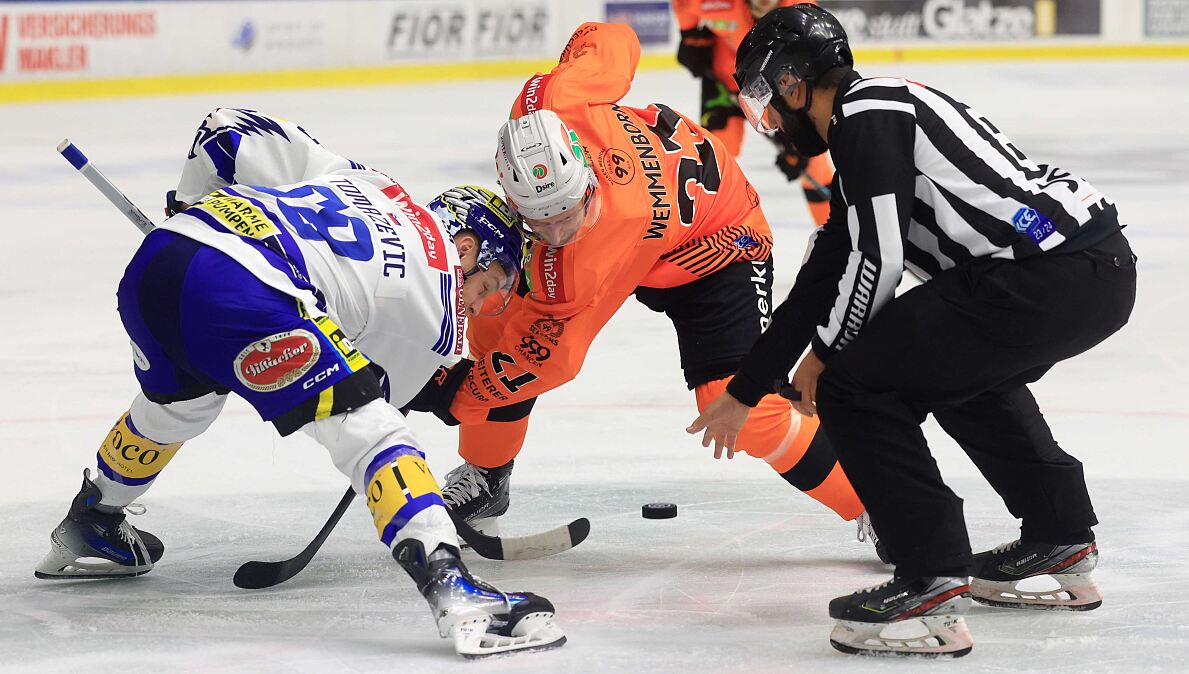 EC Red Bull Salzburg - GEPA-21081582021 JOENKOEPING,SWEDEN,21.AUG.15 - ICE  HOCKEY - CHL, Champions Hockey League, HV71 Joenkoeping vs EC Red Bull  Salzburg, preview. Image shows Alexander Rauchenwald (EC RBS). Photo: GEPA  pictures/